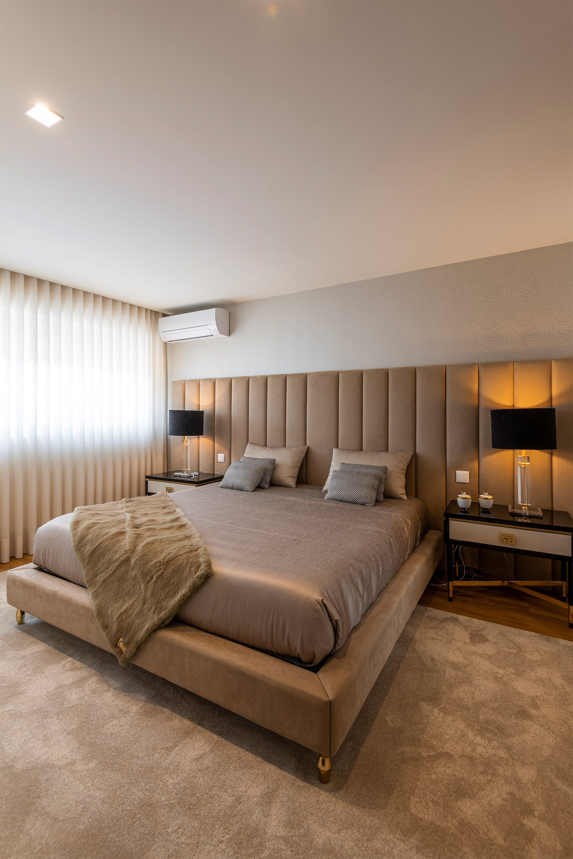 Двуспальная кровать из искусственной кожи с мягким изголовьем Stylish Club Милан ARCH-00078798 - Вид №14