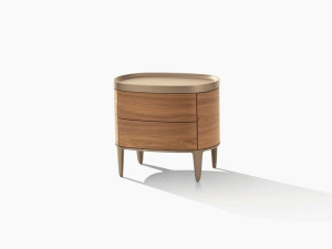 Деревянная тумбочка с ящиками