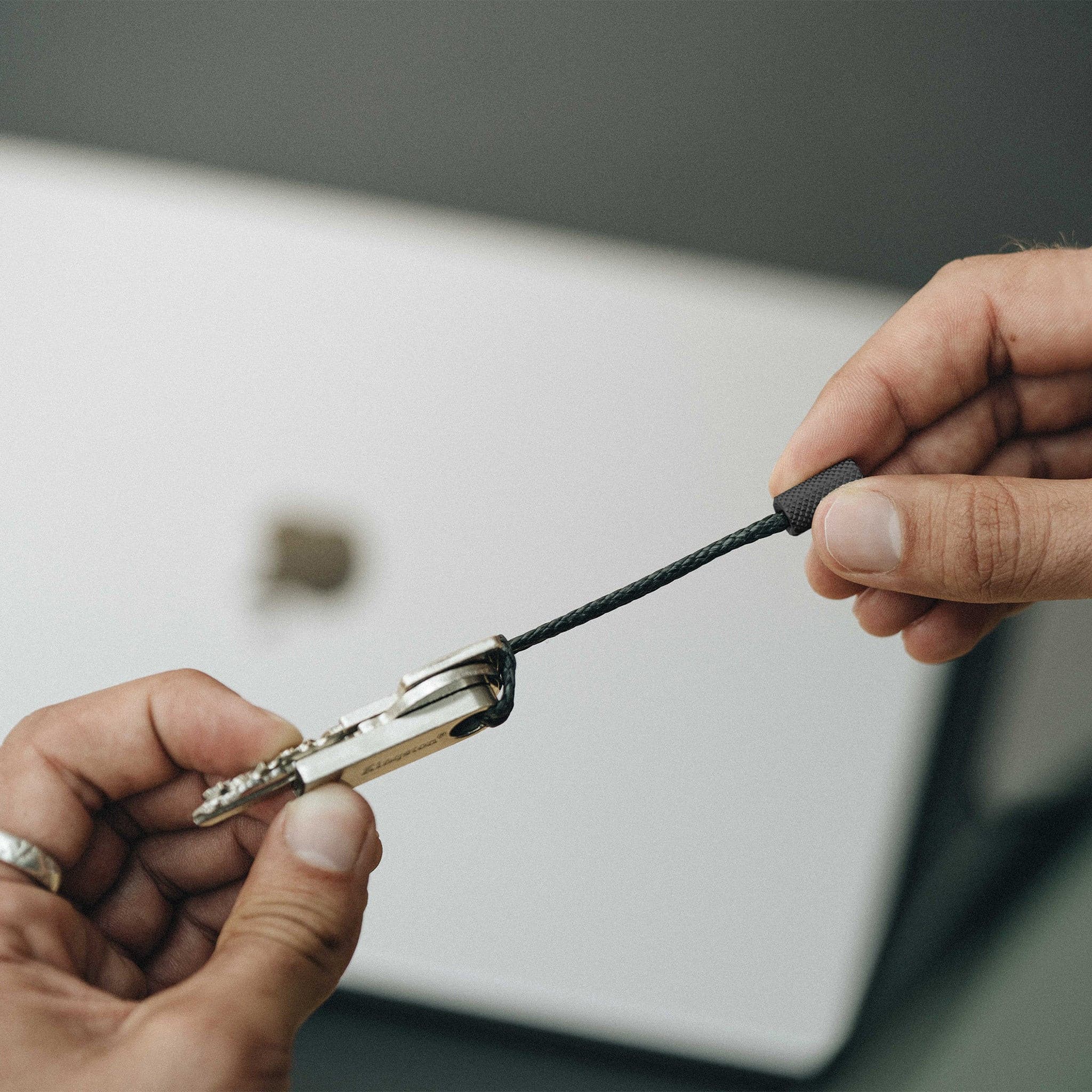 W205BST Брелок для ключей - черная сталь Wingback  - Вид №3