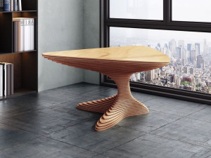 Деревянный треугольный стол