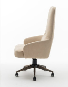 Офисное кресло с регулируемой высотой