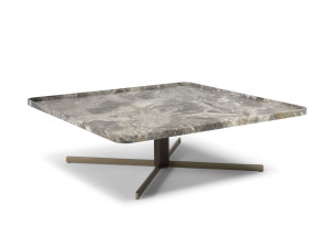 Низкий квадратный журнальный столик с мраморной столешницей