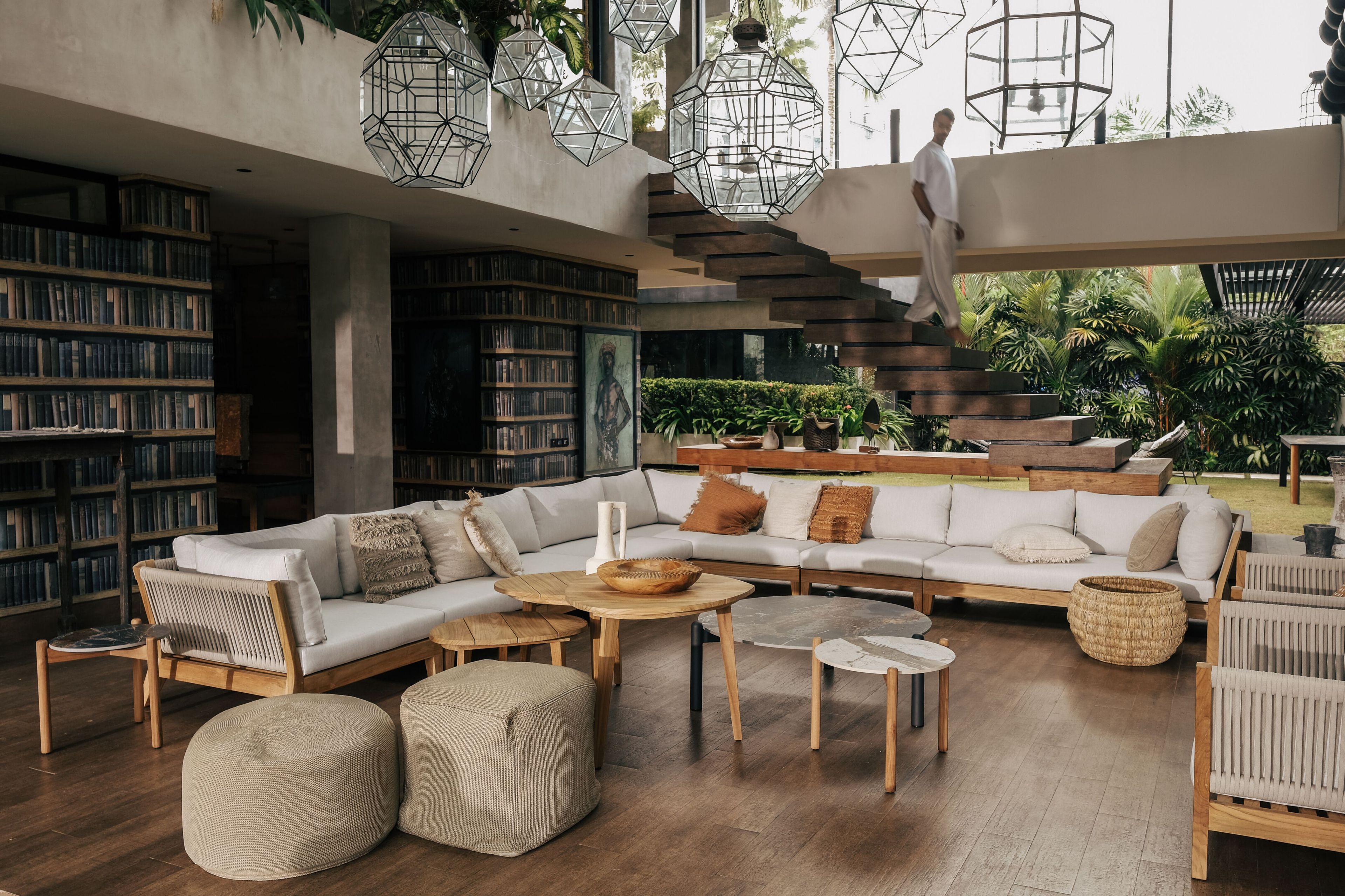 Низкий стол из тикового дерева cbdesign Tria ARCH-00136649 - Вид №2