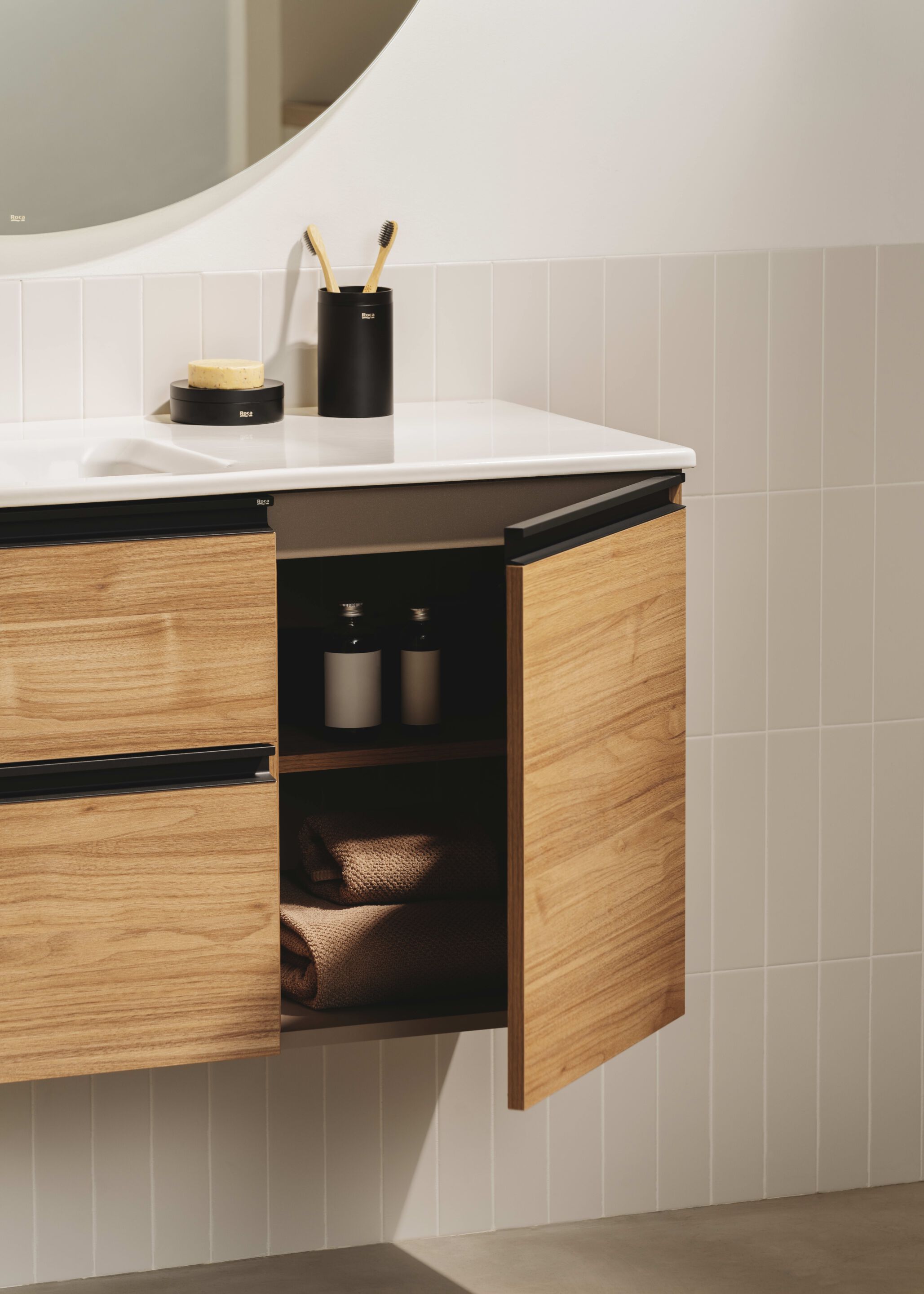 Деревянный умывальник с ящиками, дверцами и встроенной раковиной Roca The Gap ARCH-00017174 - Вид №1