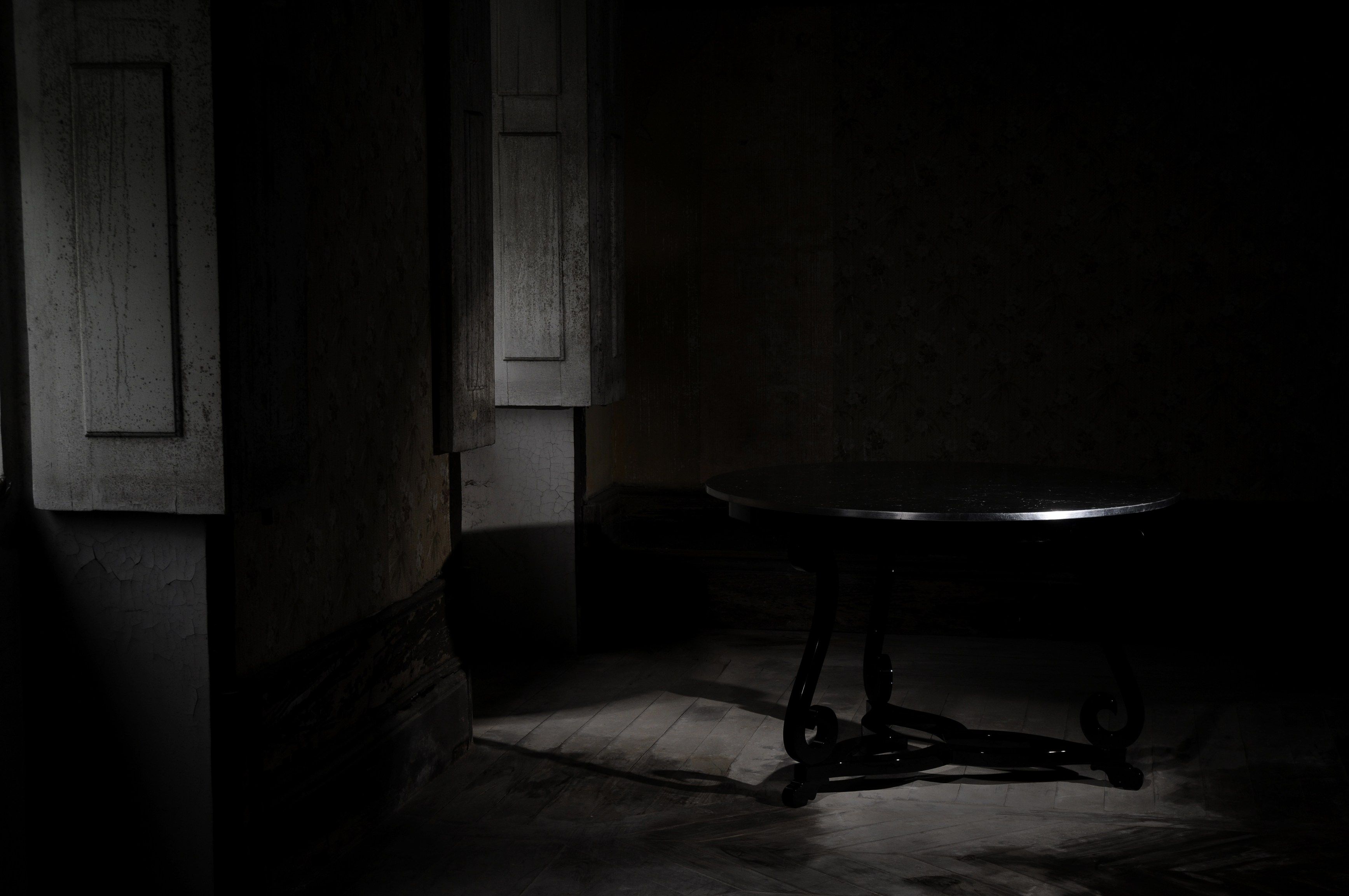 Круглый стол для гостиной из красного дерева Boca do Lobo Coolors ARCH-00095465 - Вид №1