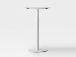 Высокий деревянный шестиугольный стол