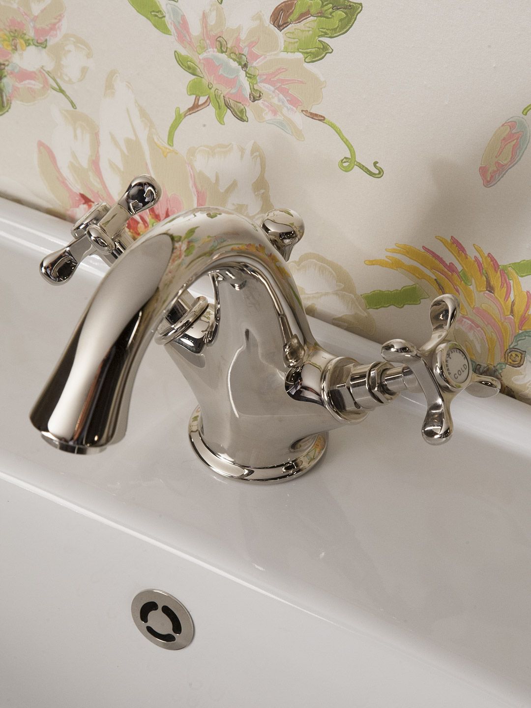 Смеситель для раковины с одним отверстием и автоматическим сливом Park Avenue Джеймс ARCH-00019078 - Вид №1