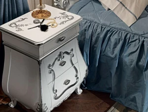 Modenese Gastone Прикроватная тумбочка из лакированной древесины с ящиками Villa venezia