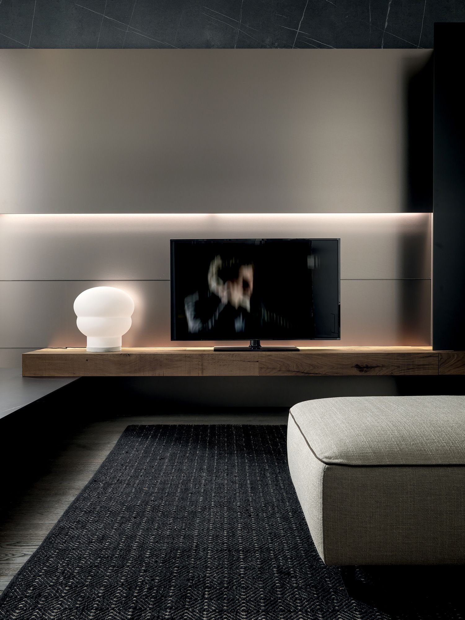 Стена оборудована металлической подставкой для телевизора и дубом MODULNOVA Blade ARCH-00107210 - Вид №5