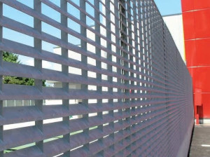 Стальной экран ограждения