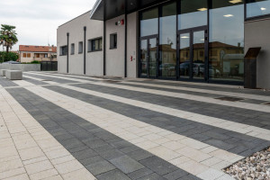 Твердый самоблокирующийся бетон