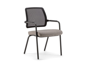 Стул с подлокотниками