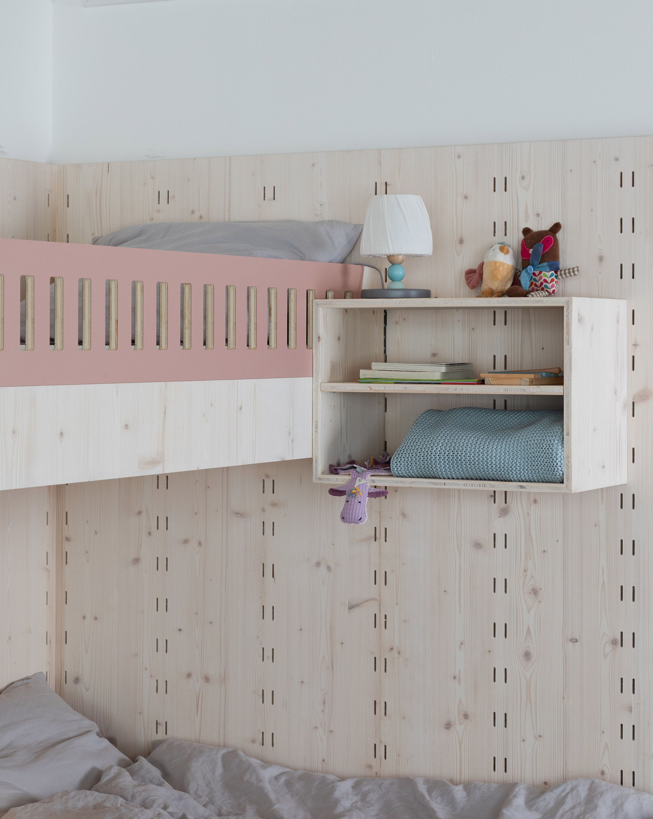 Деревянная кровать для спальни Das ganze Leben Gustav Kids ARCH-00042344 - Вид №1