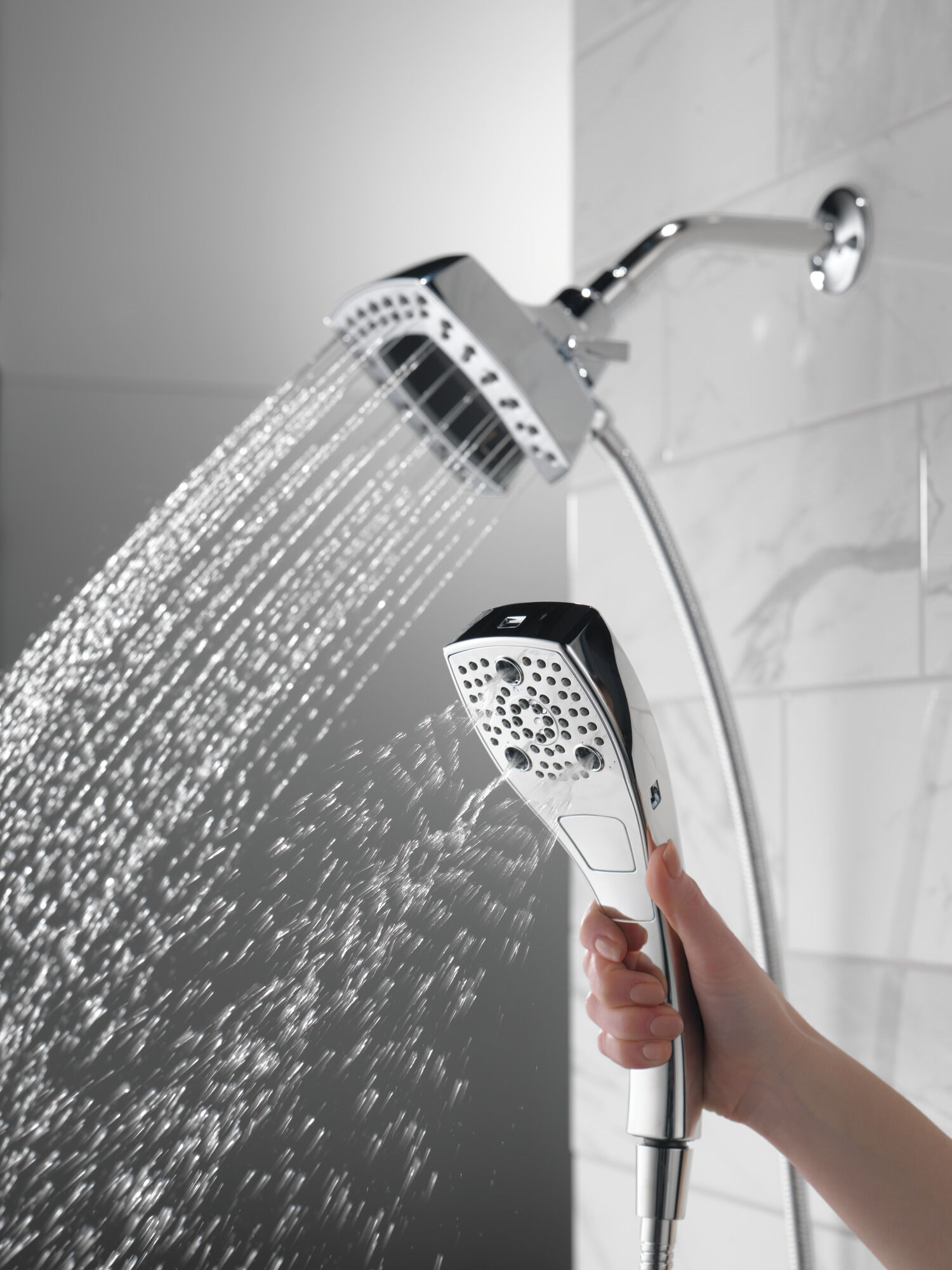 58474 H2Okinetic® In2ition® Душ два в одном с 5 настройками Delta Faucet Universal Showering Хром  - Вид №7