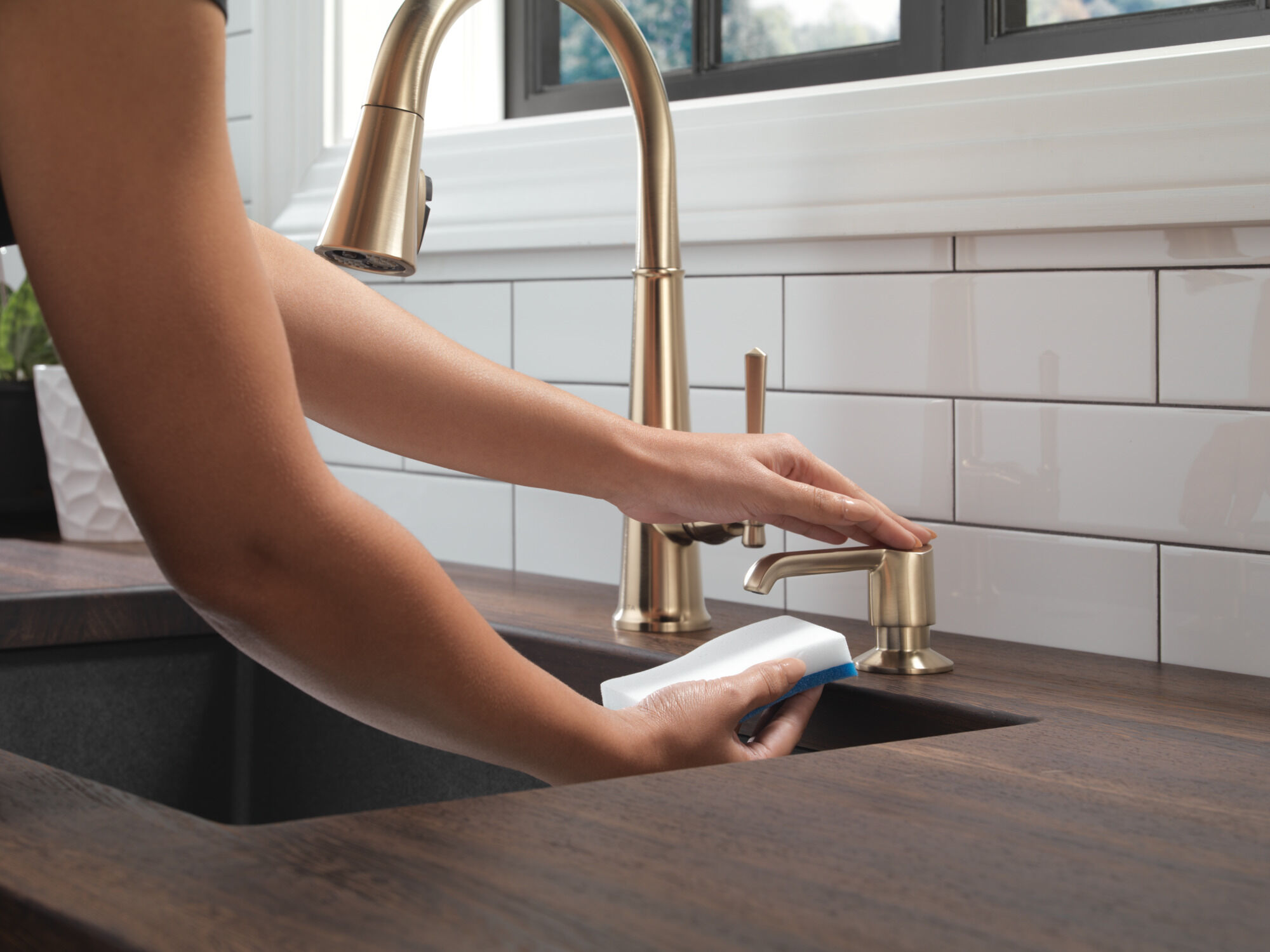 Дозатор мыла из металла Delta Faucet RP101188CZ - Вид №5