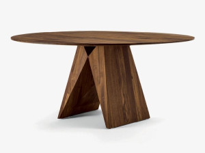 Круглый стол из массива дерева