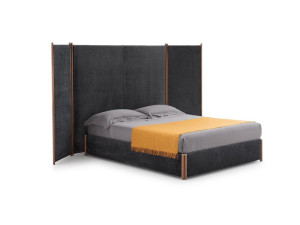 Двуспальная кровать из ткани с высоким изголовьем