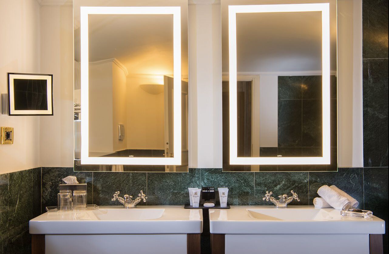 Прямоугольное зеркало со встроенным настенным освещением Spekkio Star LED ARCH-00112042 - Вид №2