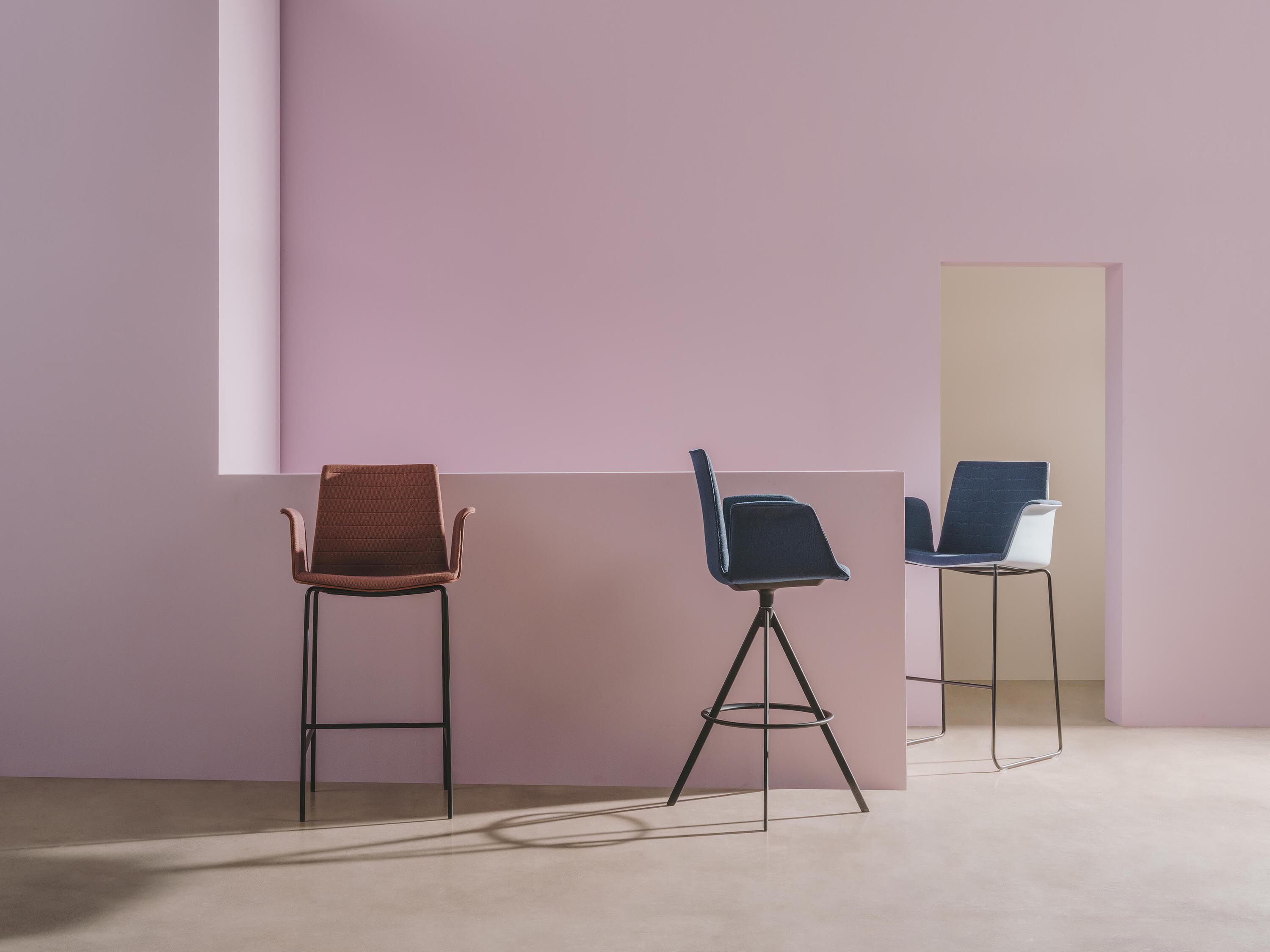 Высокий тканевый стул с подлокотниками и спинкой Andreu World Flex Armchair ARCH-00002073 - Вид №2