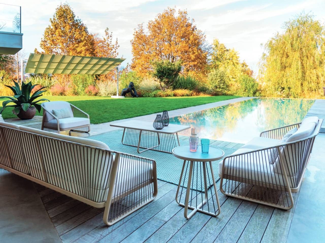 Высокий круглый садовый журнальный столик из ламината Coro Sally ARCH-00008978