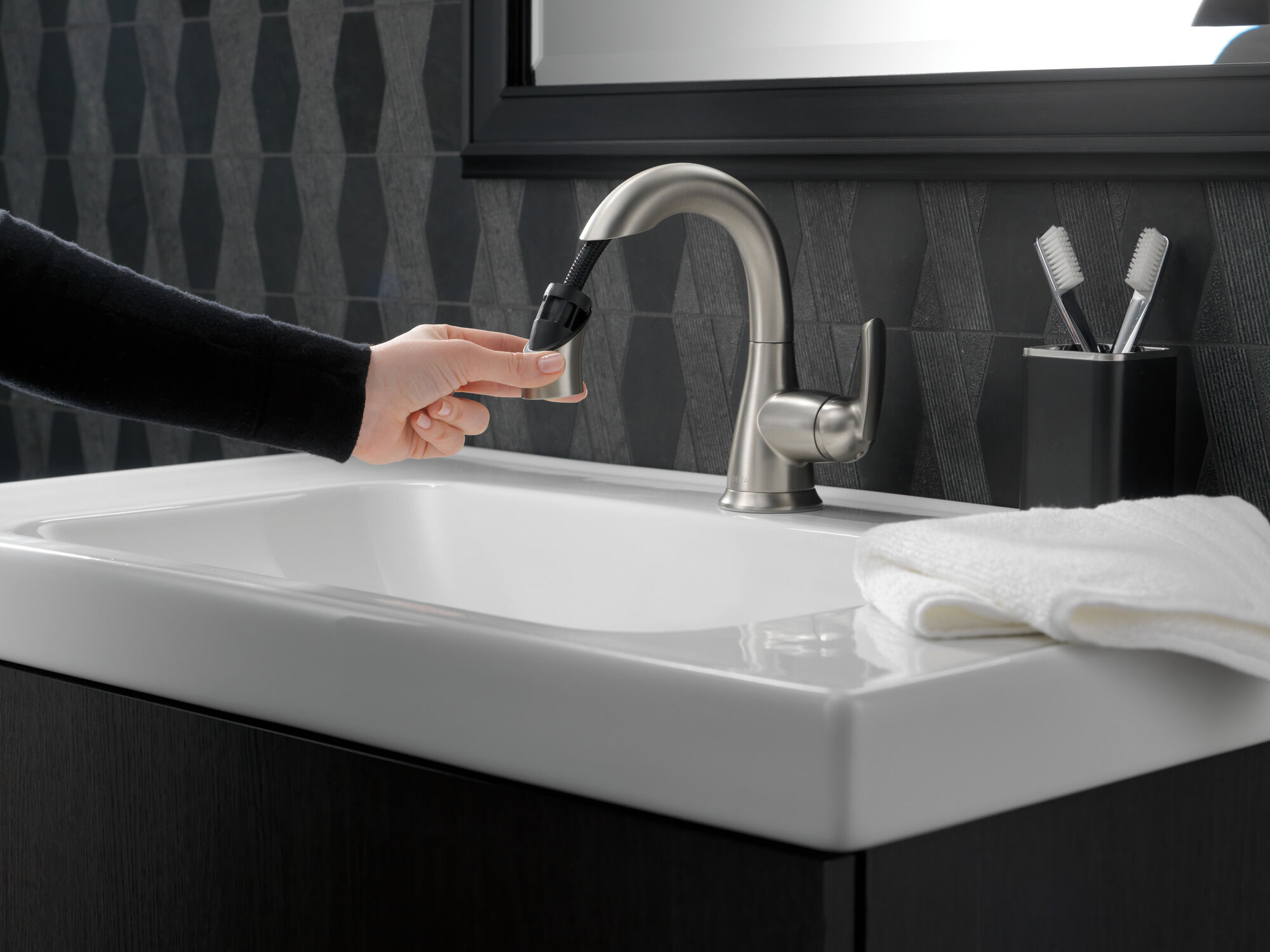 Выдвижной смеситель для ванной комнаты с одной ручкой Delta Faucet 15765LF-SPPD - Вид №4