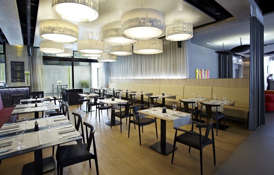 042326 Стол Andreu World Colors - Вид №4