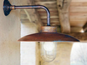 Металлическая наружная настенная лампа