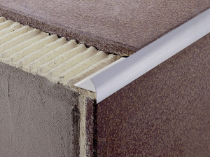 Профиль защитного выступа