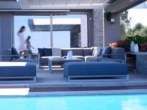 Квадратный садовый пуфик