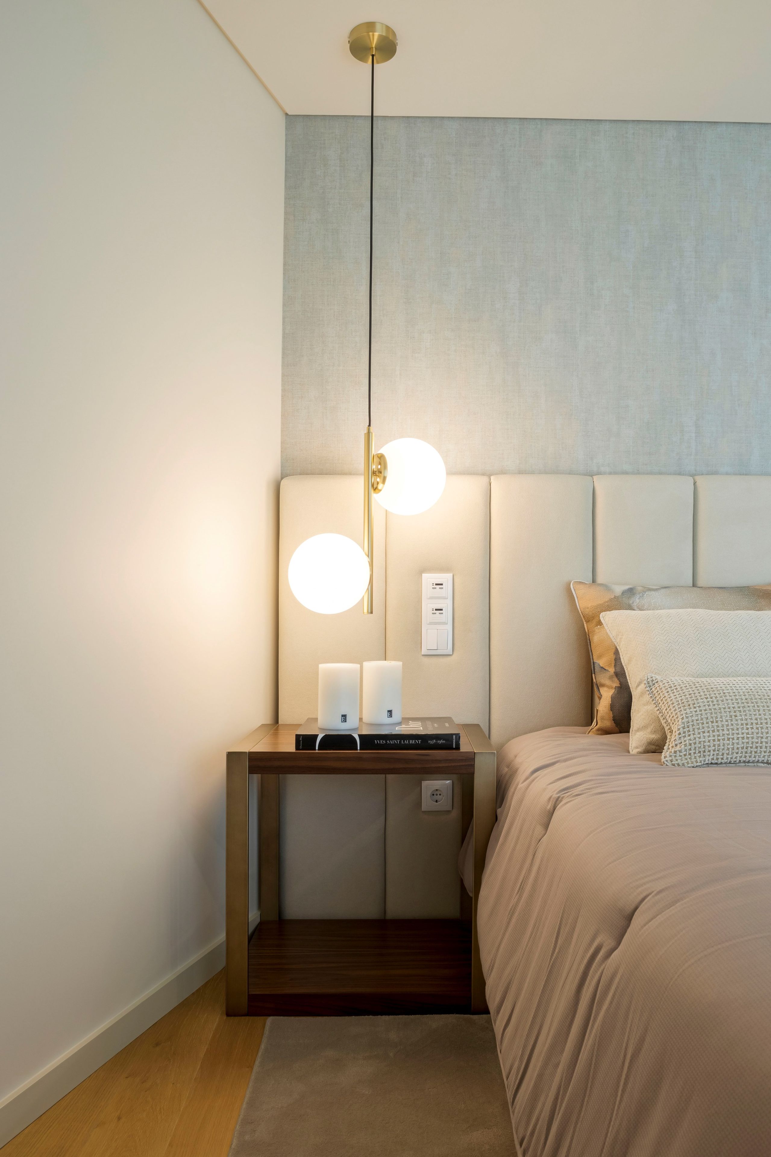 Двуспальная кровать из искусственной кожи с мягким изголовьем Stylish Club Милан ARCH-00078798 - Вид №10