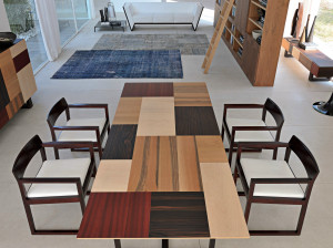 Деревянный стол