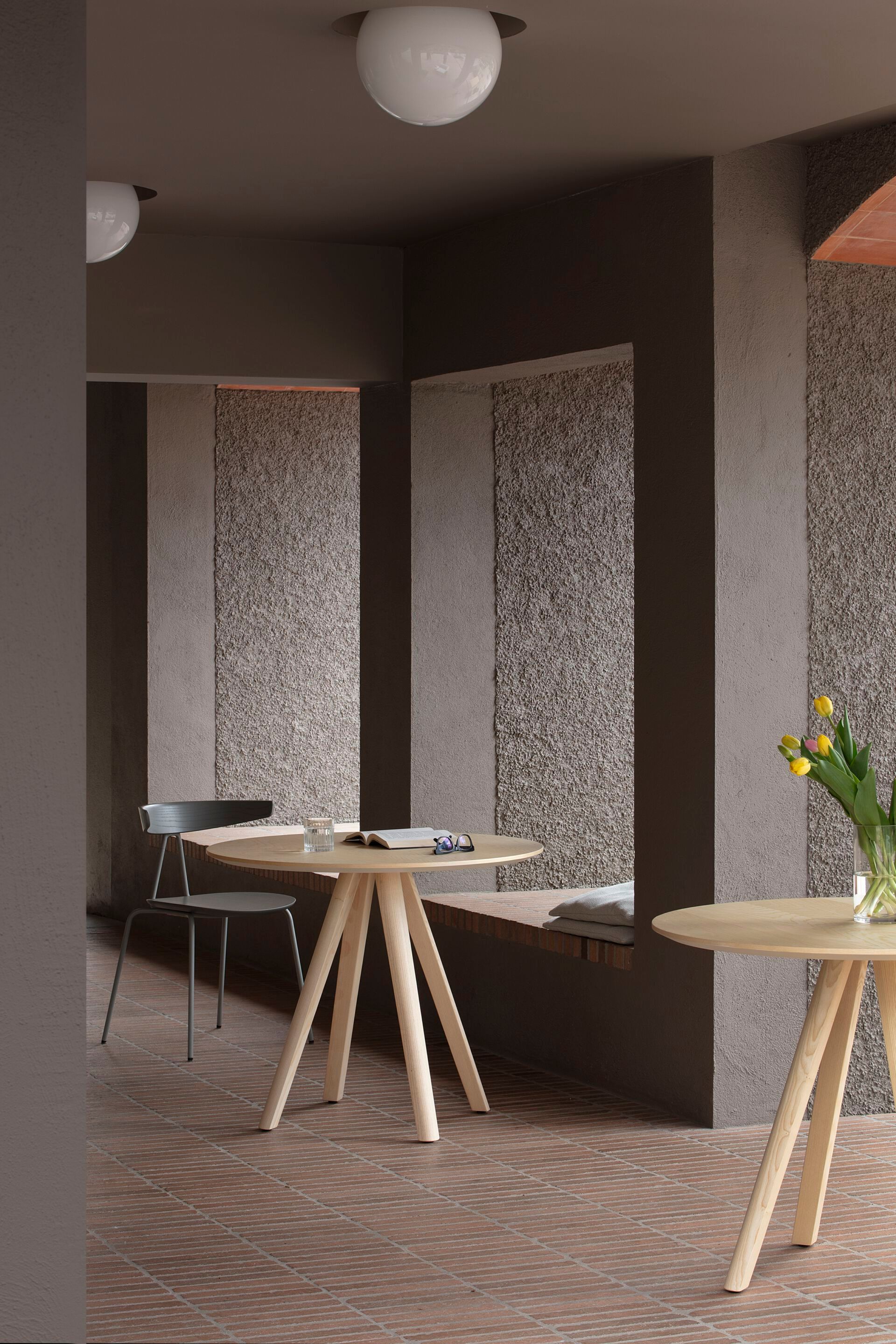 Круглый стол из МДФ Vergés Тау ARCH-00142509 - Вид №2