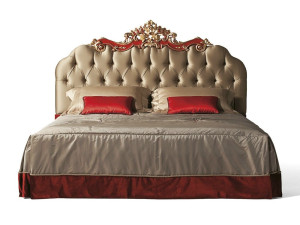 Двуспальная кровать в стиле барокко с мягким изголовьем