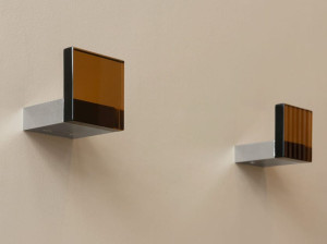 Стеклянная настенная вешалка