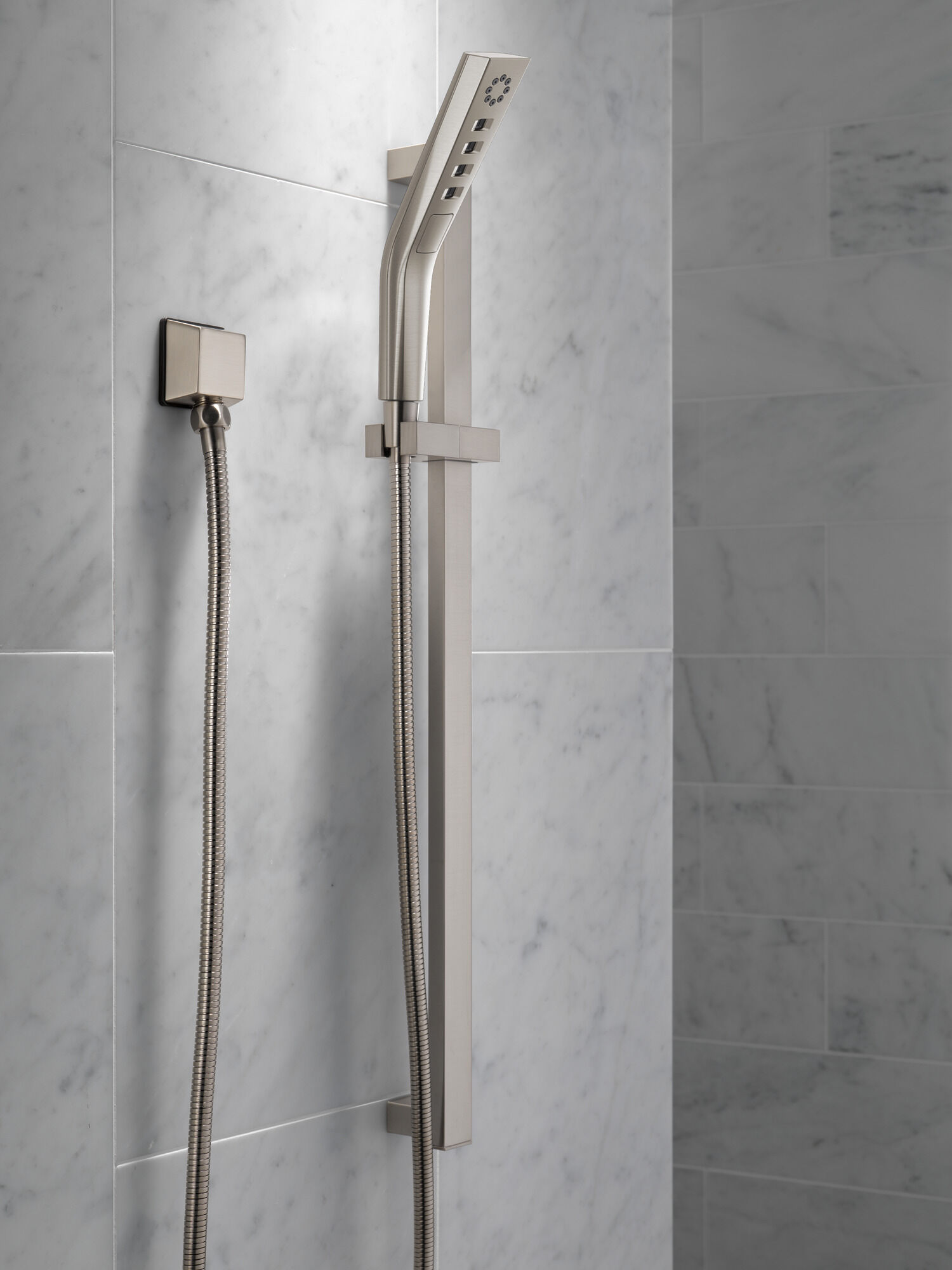 51799-SS H2Okinetic® Ручной душ со скользящей штангой с 3 настройками Delta Faucet Universal Showering Нержавеющая сталь  - Вид №1