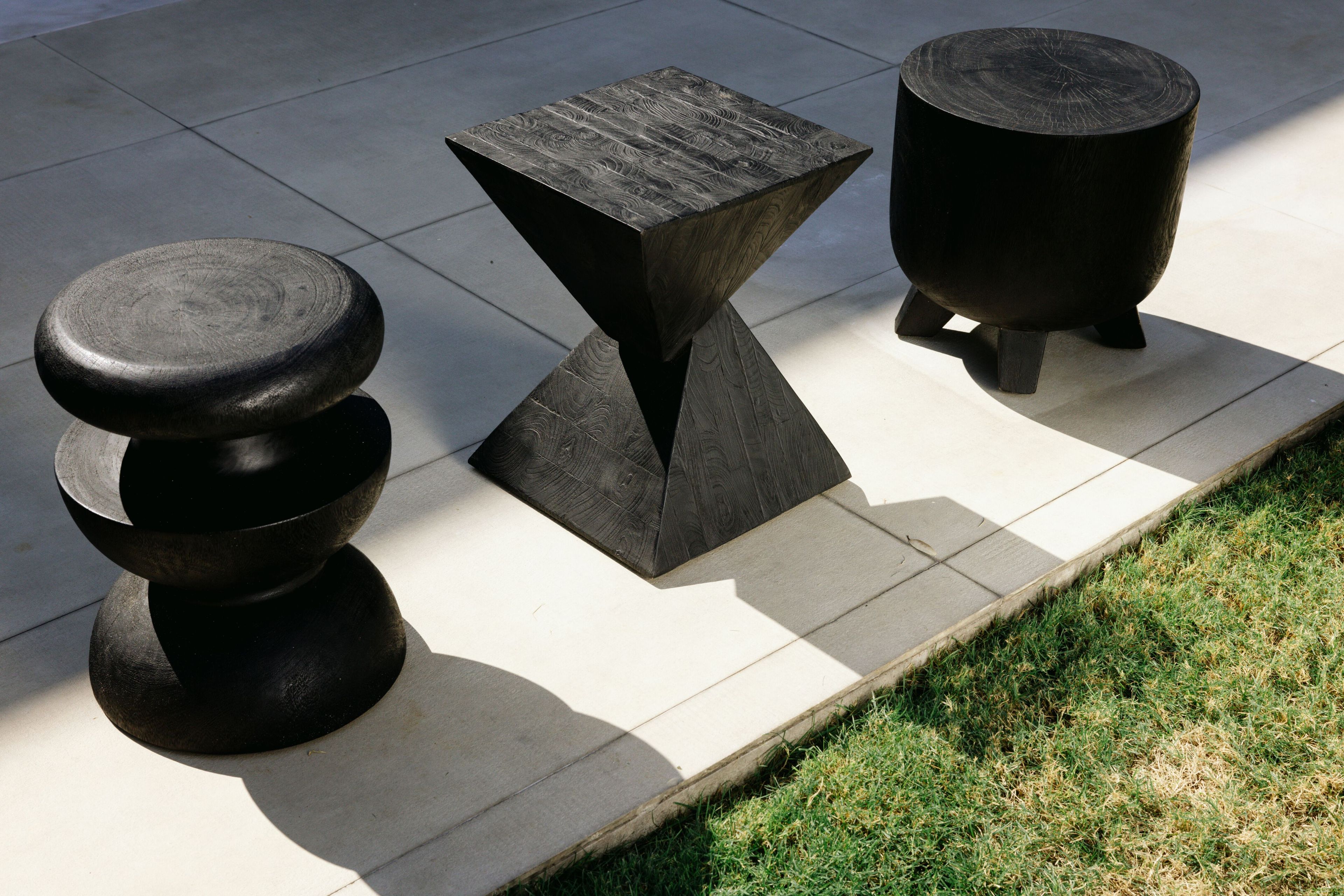 Низкий стул / круглый журнальный столик из дерева Suar cbdesign деревенский стул ARCH-00126994 - Вид №4