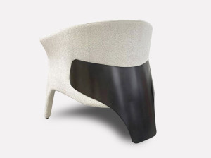 Деревянный стул с подлокотниками