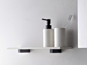 Полка для ванной комнаты с держателем для зубных щеток и дозатором мыла
