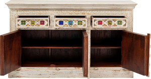 Шкаф из массива дерева с распашными дверцами и ящиками