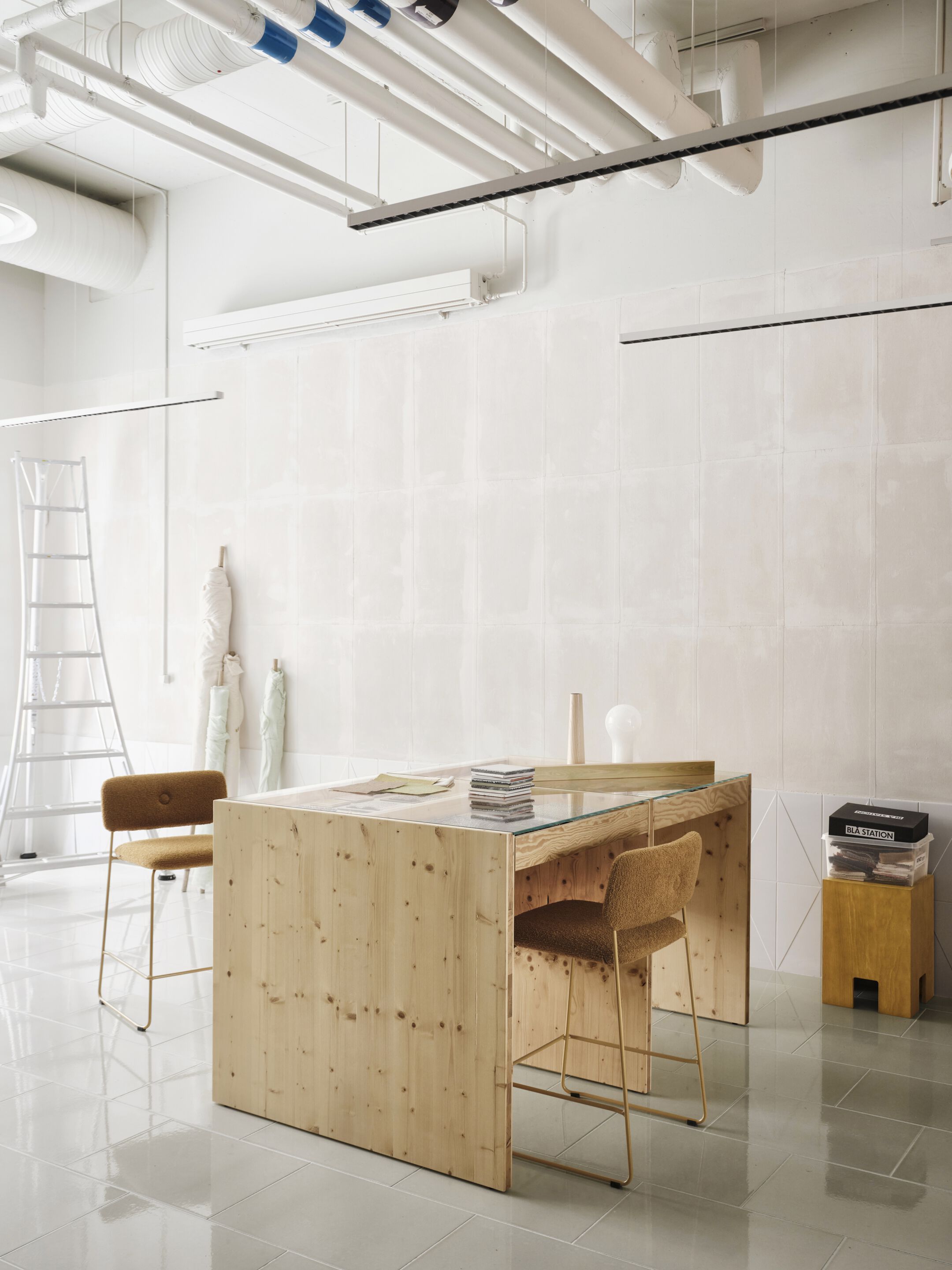 Мебель для магазина из дерева и стекла Bla Station MOODBORD ARCH-00063577 - Вид №4