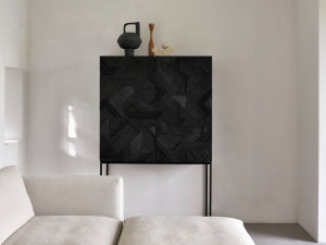 Шкаф из тикового дерева с распашными дверцами