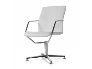 4-спицевое кожаное офисное кресло