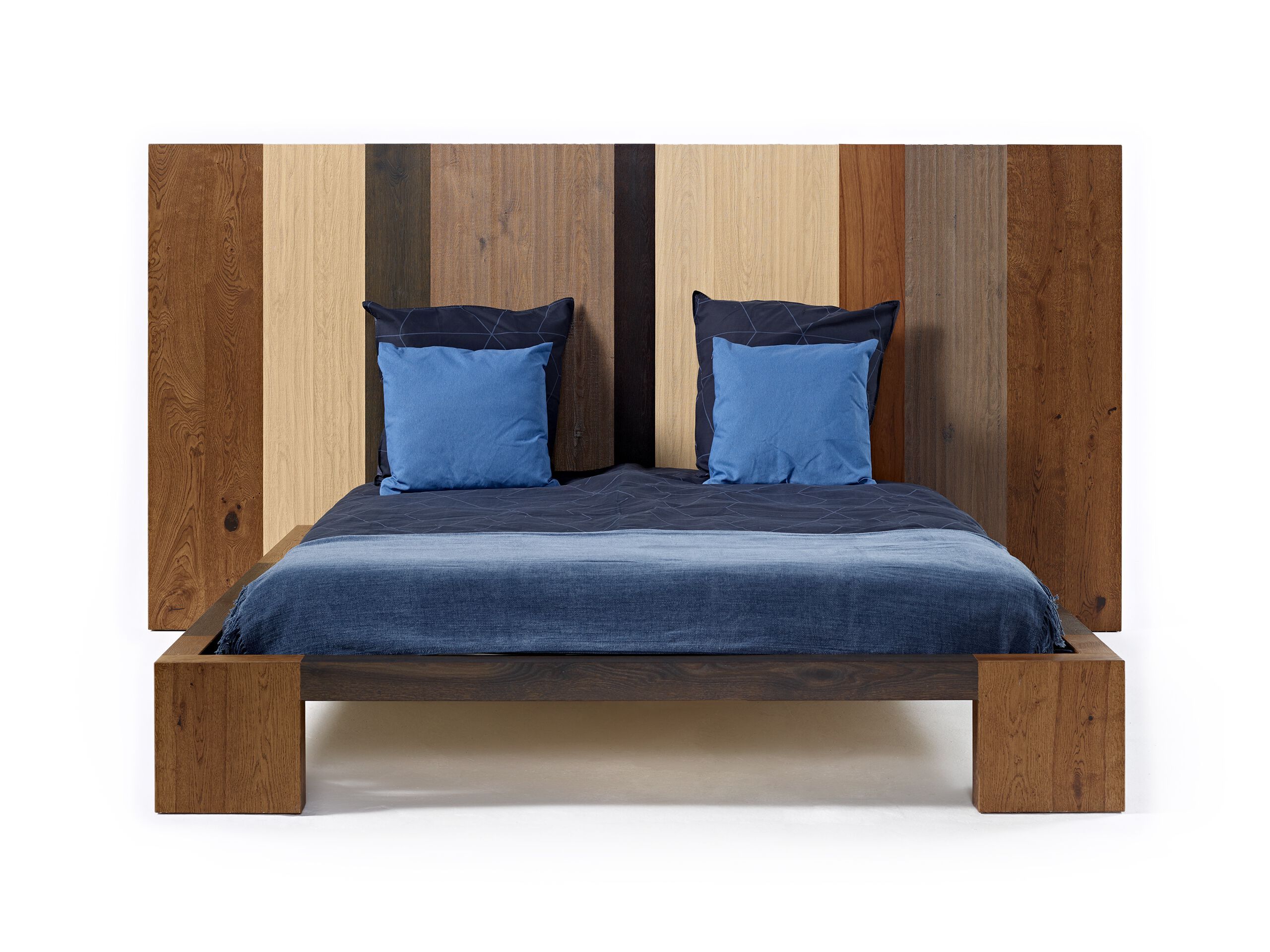 Деревянная двуспальная кровать с высоким изголовьем Disegno di Legno только ARCH-00130505
