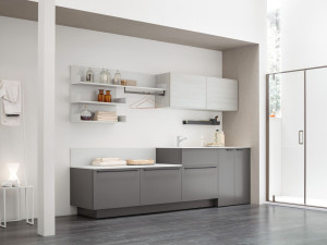 Деревянный шкаф для белья