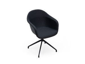 Стул на насесте с подлокотниками