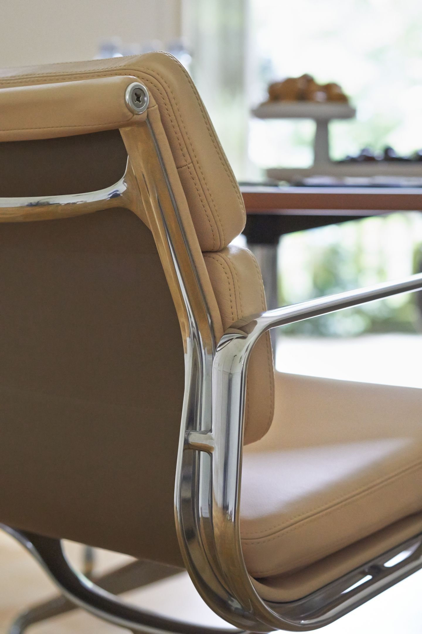 Кожаный спиц поворотный стул с подлокотниками VITRA Eames Soft Pad Group ARCH-00078216 - Вид №13