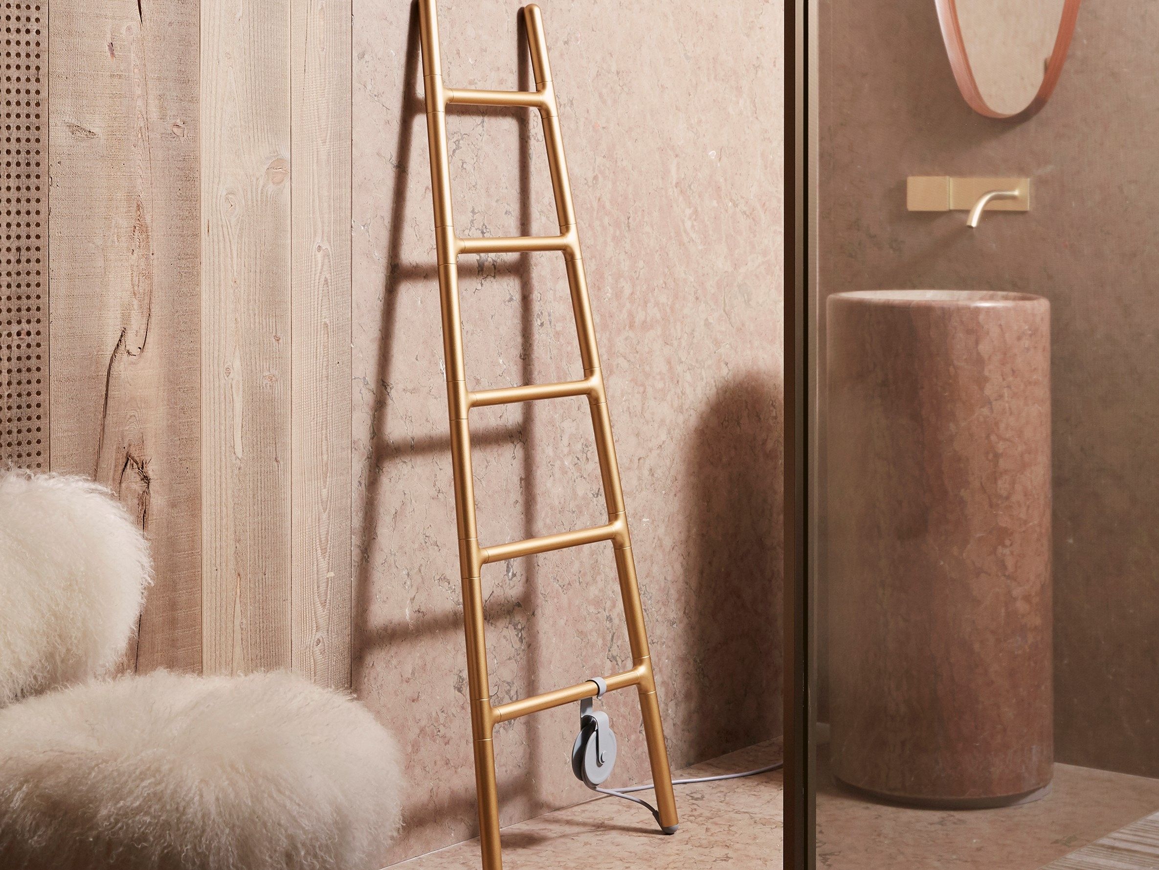 Настенный алюминиевый электрический полотенцесушитель Tubes Plug &amp ARCH-00107385