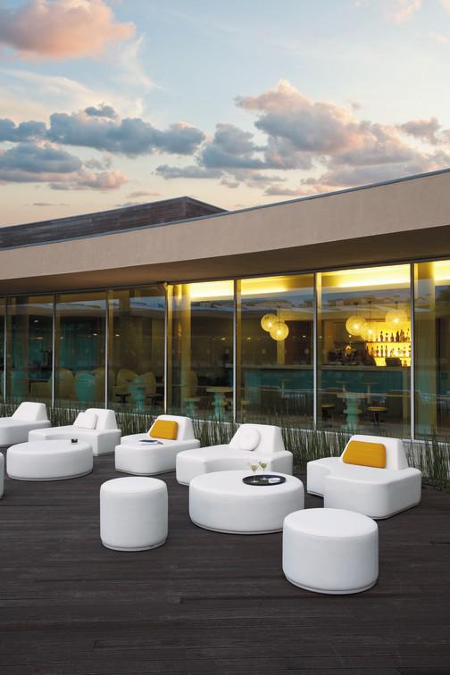 Подставка для ног / столик 52 морская кожа белый Manutti Moon Island MNST431 - Вид №4