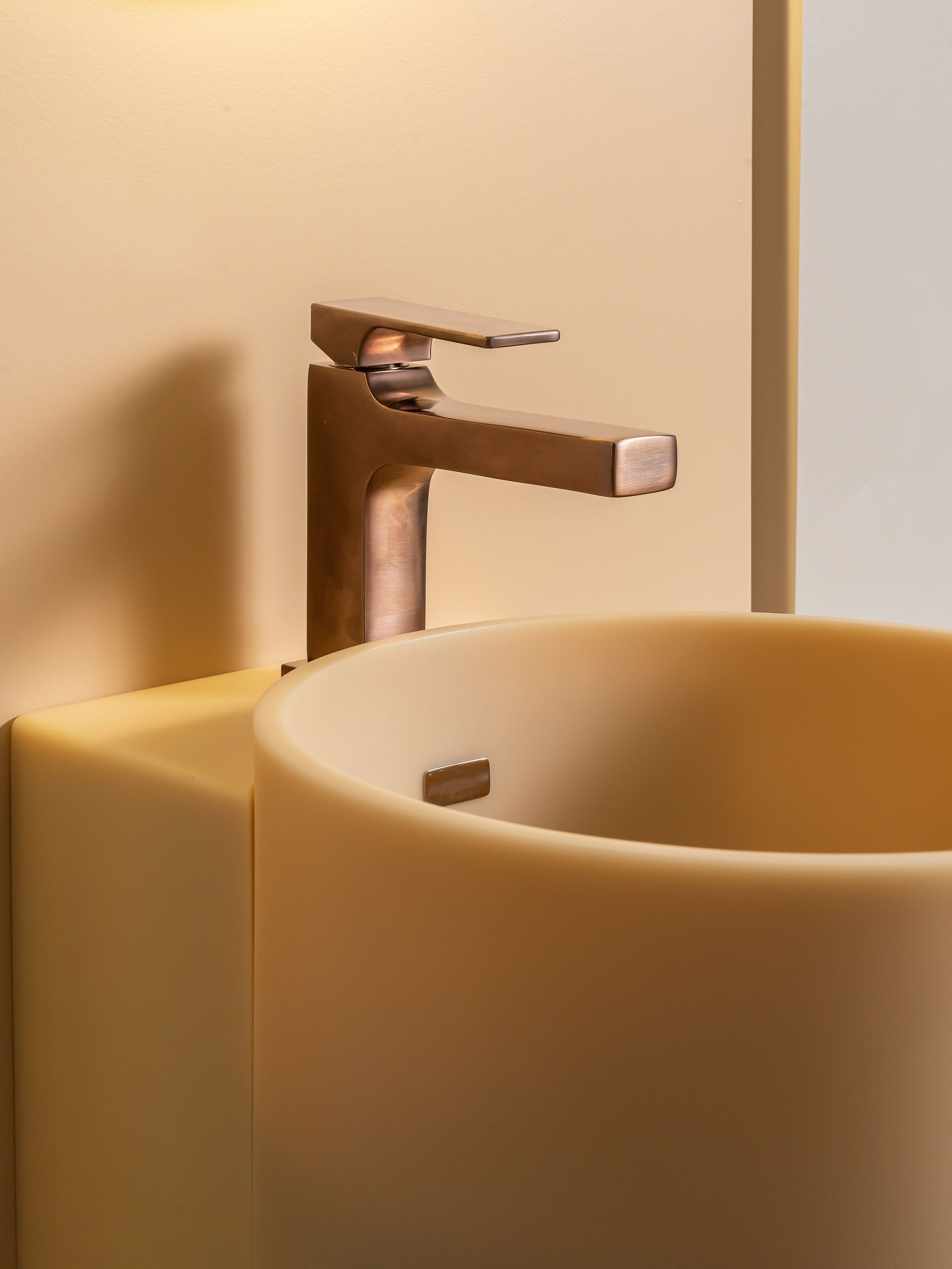 Смоляная подвесная ручная мойка Vallvé сердце ARCH-00082931 - Вид №7