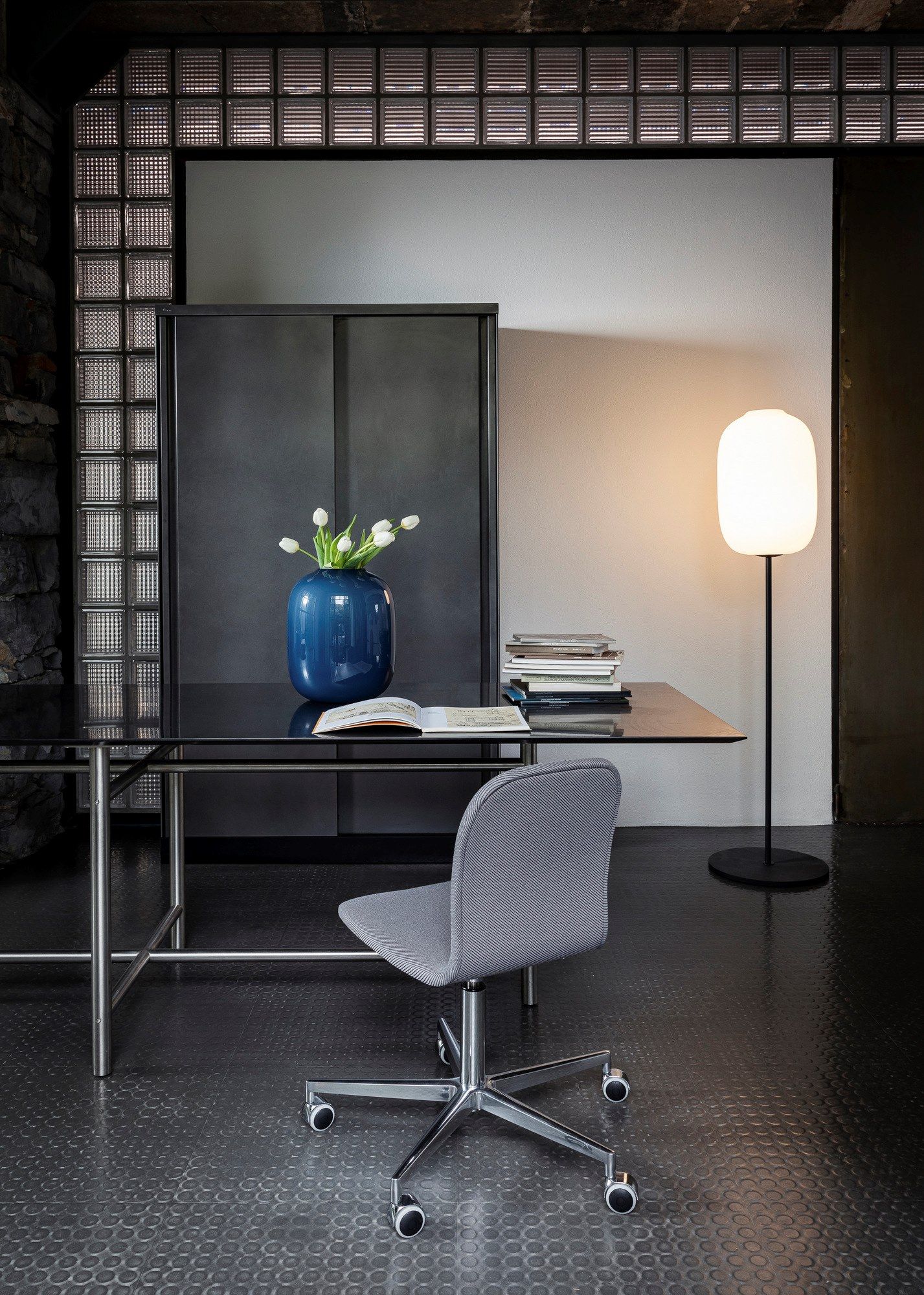 Тканевый регулируемый по высоте рабочий офисный стул с колесами CAPPELLINI Tate Soft ARCH-00038307 - Вид №1